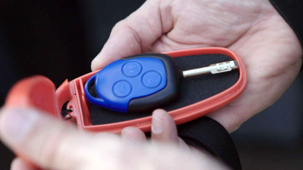 Le Keyfender - rend la clé de voiture étanche - KEYFENDER