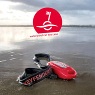 Keyfender - Wasserdichtes Gehäuse für Autoschlüssel Nahaufnahme am Meer